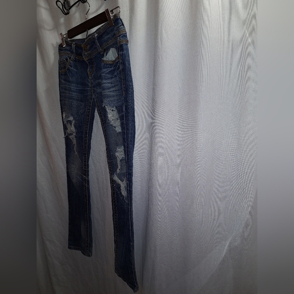 Almost famous distressed size 3 jeans - Picture 4 of 4